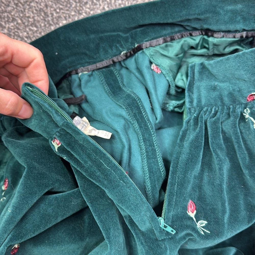 The Eagle's Eye Green Floral Velvet Maxi Skirt Size 8 Hong Kong Cottagecore - Picture 9 of 9